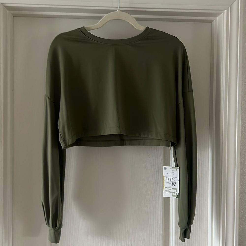 Green long sleeve athletic crop top